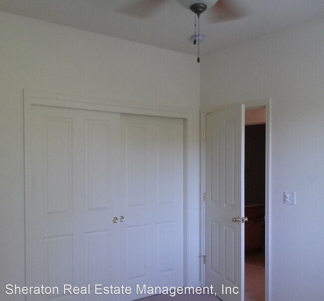 Building Photo - 2052 Hartford Dr