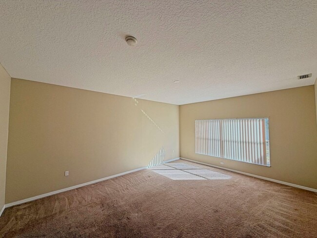 Building Photo - Spacious 3-bedroom, 2-bathroom home offering 2,362 square feet of living space with a desirable o...