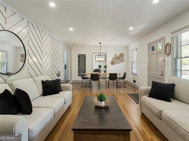 Building Photo - 1572 Berkeley Ln NE