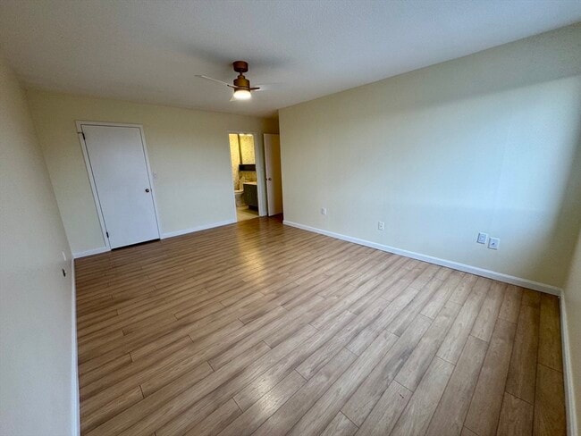 Building Photo - 1004 Paradise Rd