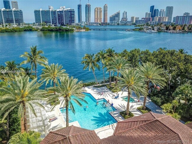 Building Photo - 3255 NE 184th St