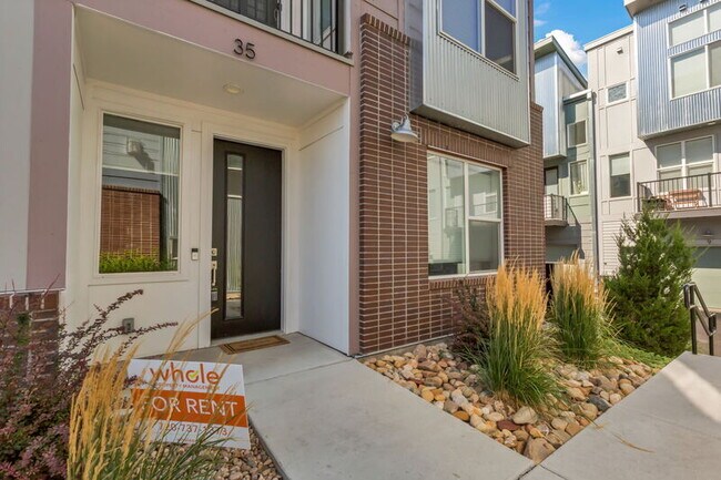 Building Photo - 8711 E Hampden Ave