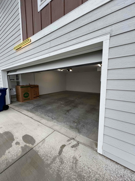 Building Photo - 2502 Castle Pines Dr