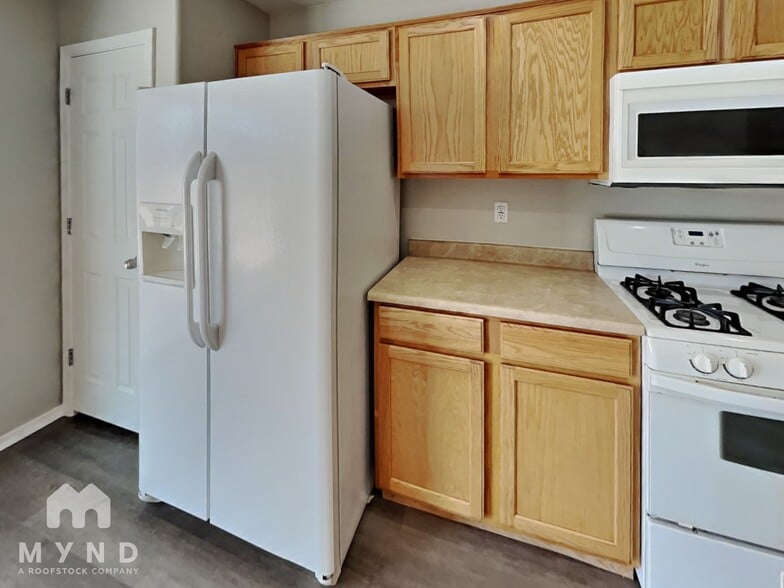 Building Photo - 836 W Burkhalter Dr