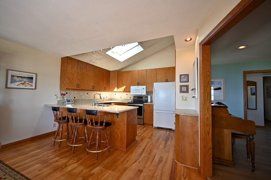 Building Photo - 202 Lac La Belle Dr