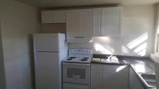 Building Photo - 9548 11th Bay St