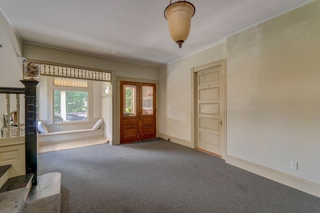 Building Photo - FG Rooms and Short Term Rentals