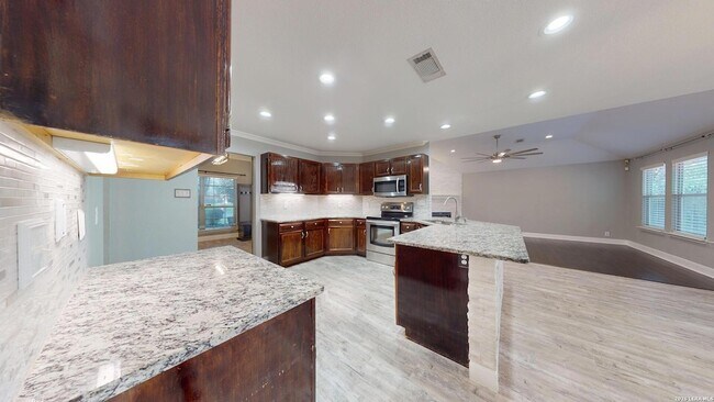 Building Photo - 1009 Crimson Cove Dr