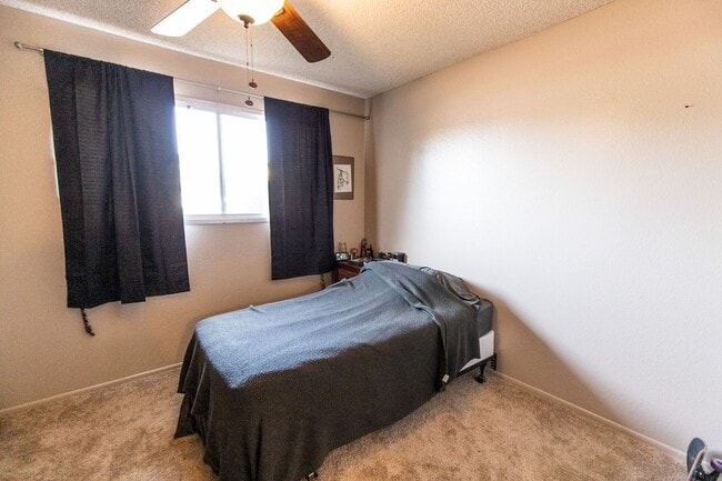 Building Photo - 6 Bedroom 3.5 Bathroom Tri-Level Home In Tempe close to ASU