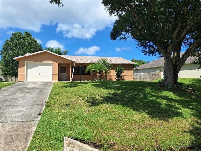 Building Photo - 1658 Quaker Ln