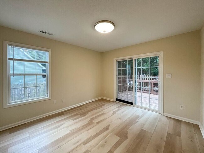 Building Photo - 101 Telfare Ln