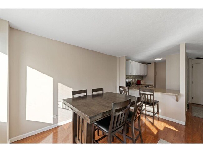 Building Photo - 19 S 1st St