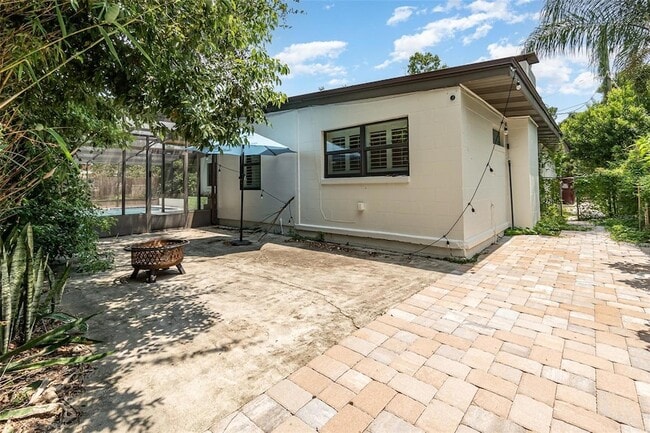 Building Photo - 2721 E Marks St