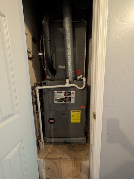 Gas furnace - 8701 NW 116th St