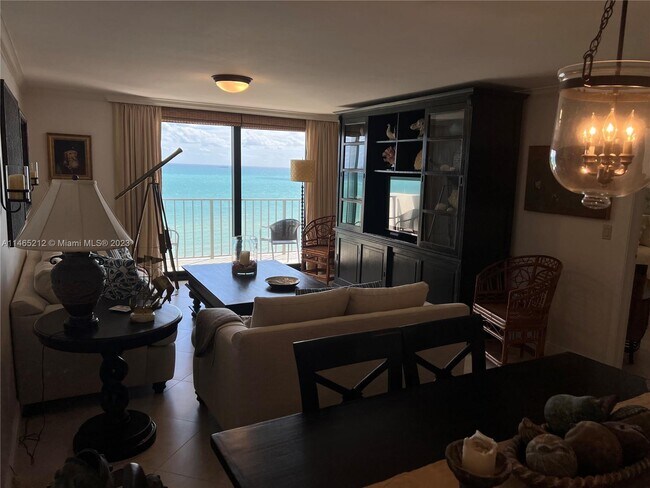 Building Photo - 2625 Collins Ave