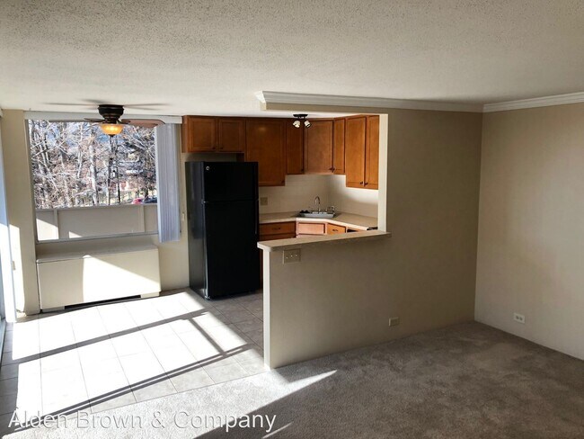 Building Photo - 727 Pearl St