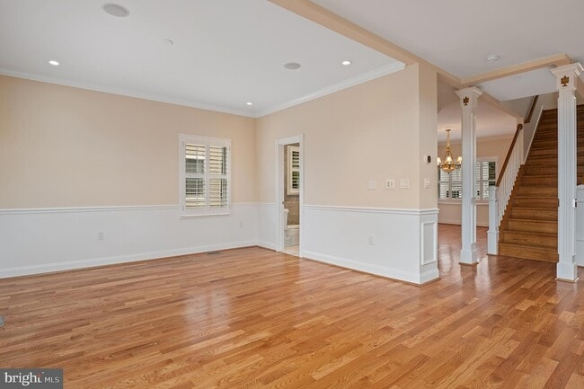 Building Photo - 5905 Lone Oak Dr