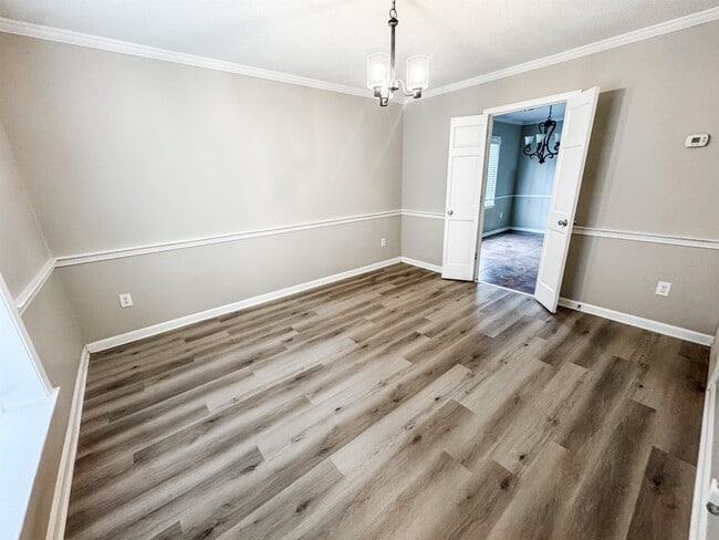 Building Photo - 2852 Leesburg Dr