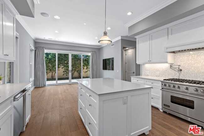 Building Photo - 1510 S Carmelina Ave