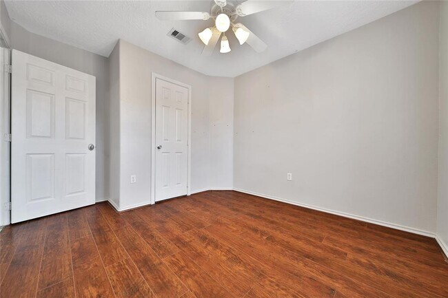 Building Photo - 720 Springwood Dr