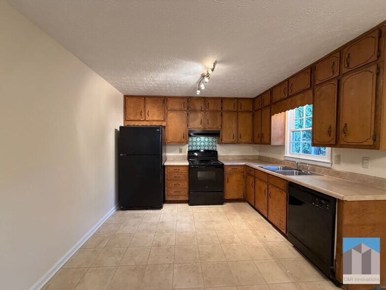 Building Photo - 734 Marthas Dr