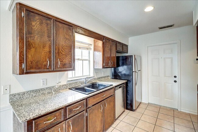 Building Photo - 6405 Clairfield St