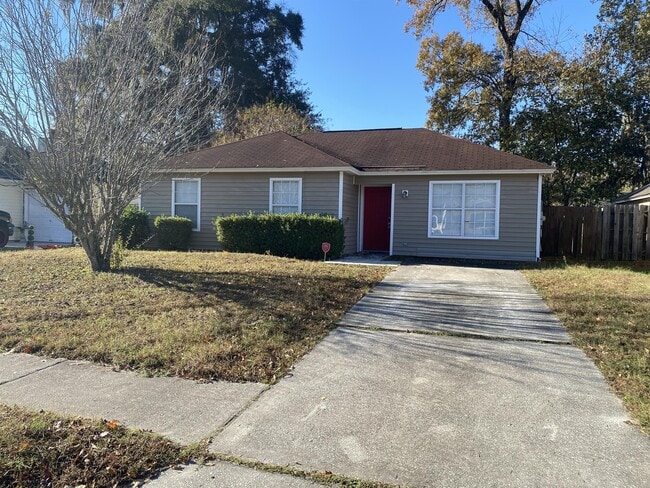 Building Photo - 131 Clearwater Ln