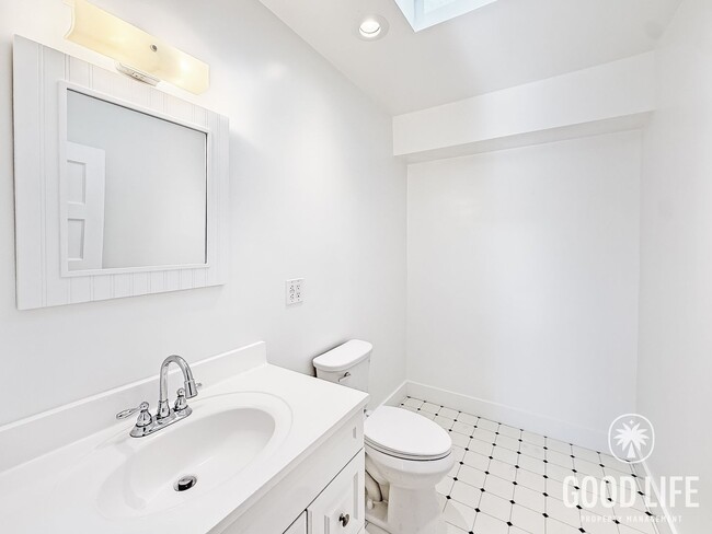 Building Photo - Alabama St