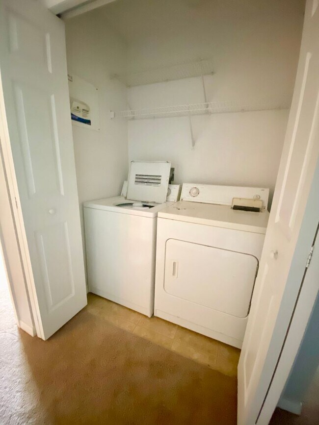 Building Photo - 3/2.5 Townhouse For Rent in SouthMeadow