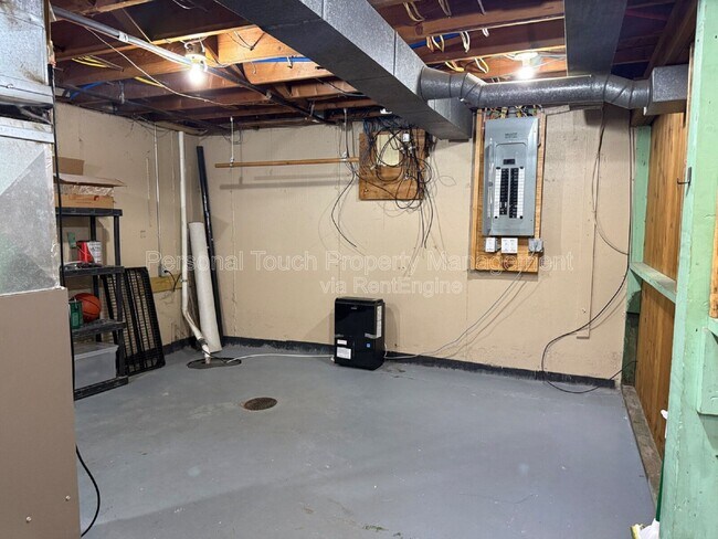 Building Photo - 413 22nd St S