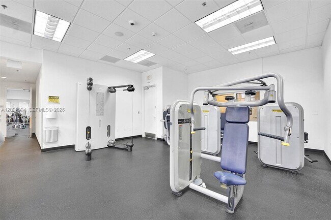 Building Photo - 1200 Brickell Bay Dr