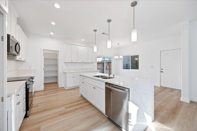 Building Photo - 6651-6655 Sunset Bluffs Street