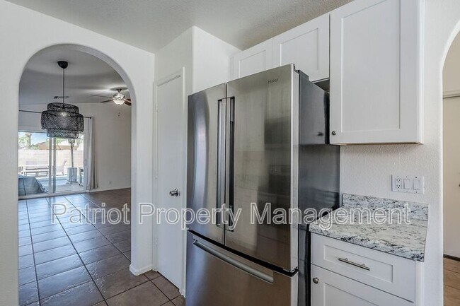 Building Photo - 2530 E Camellia Dr