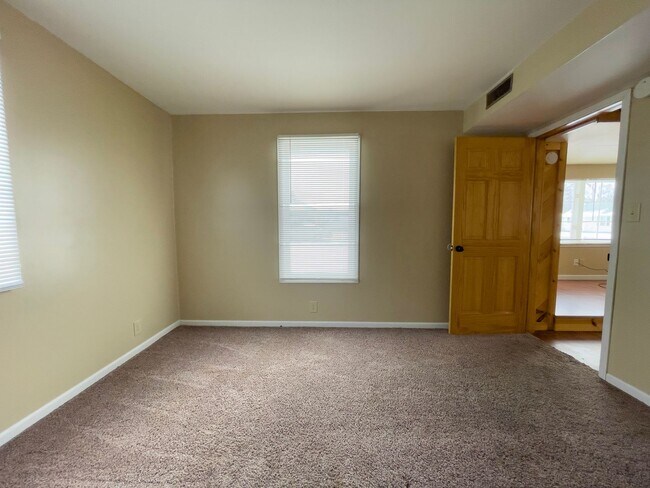 Building Photo - 1800 E Princeton Ave