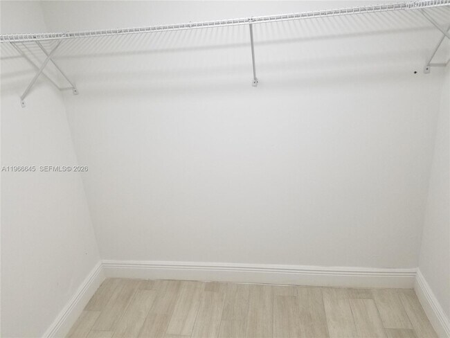 Building Photo - 3401 N Country Club Dr