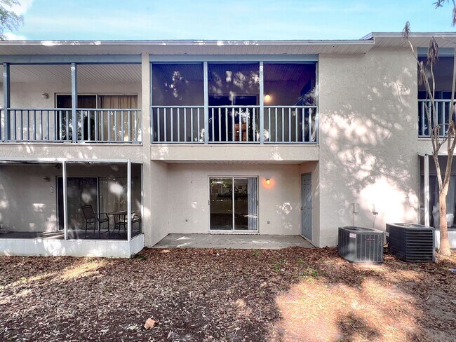 Building Photo - Two-Bedroom Townhome in Winter Haven