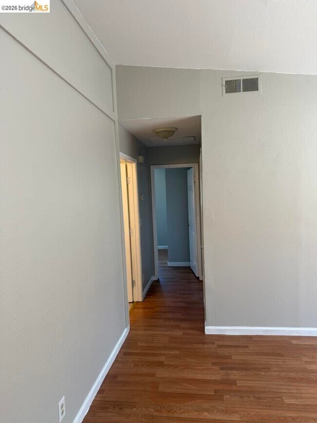 Building Photo - 485 Jill Cir