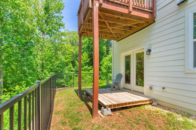 Building Photo - 151 Longwood Dr