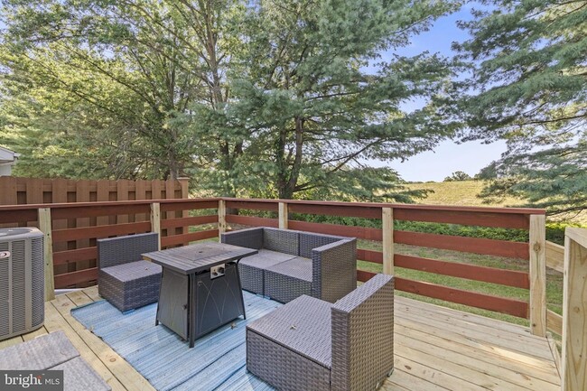 Building Photo - 424 Revere Dr