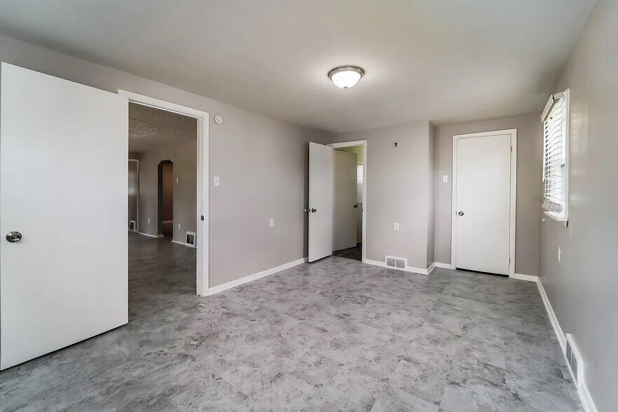 Building Photo - 2210 Guffey Rd