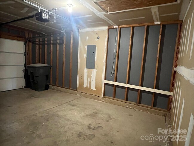 Building Photo - 110 Endicott Ct