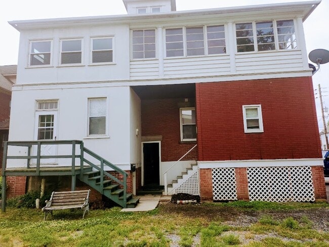 Building Photo - 233 E Pitt St