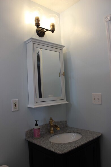 Second floor-primary bathroom - 1801 W 47th St