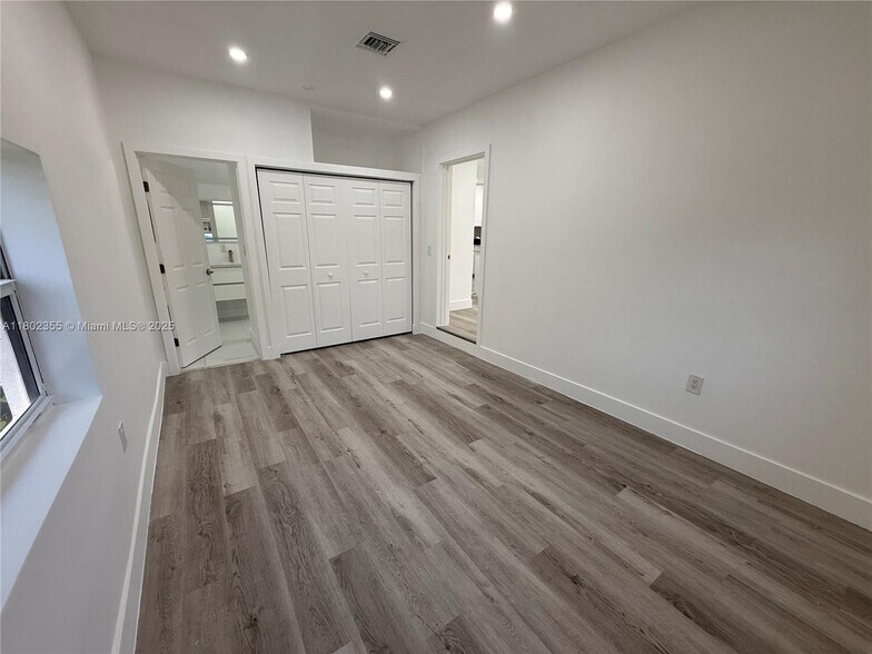 Building Photo - 6391 SW 39th St