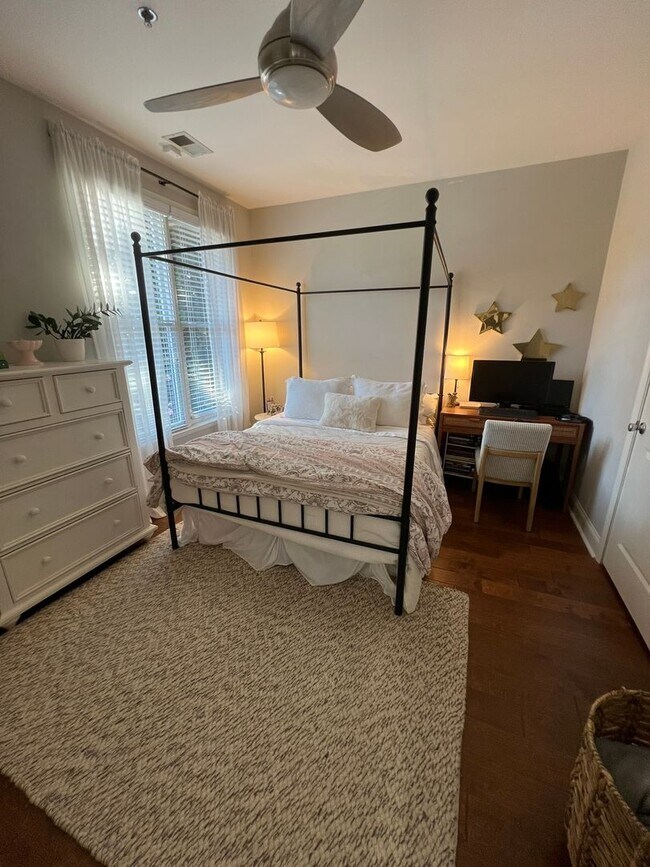 Building Photo - Awesome Urban Lofts Unit Available for Pre...