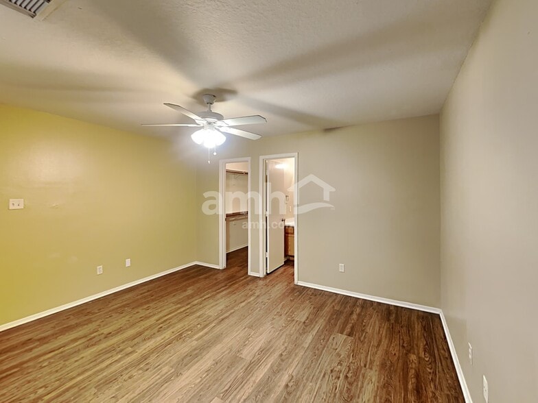 Building Photo - 6114 Elton Knolls St