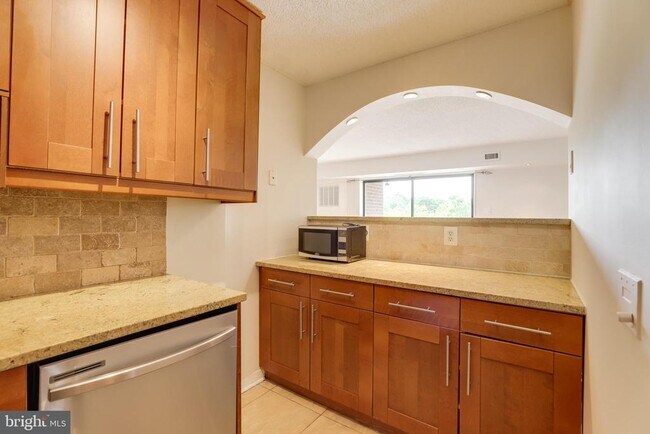 Building Photo - 200 N Pickett St