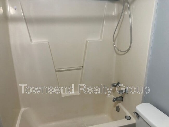 Building Photo - 1930 Gion St