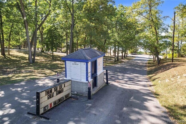 Building Photo - 4171 Mapleleaf Rd