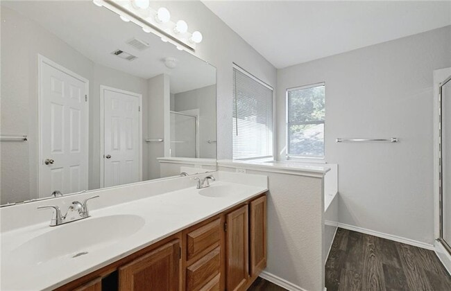 Building Photo - 1311 Tetbury Ln